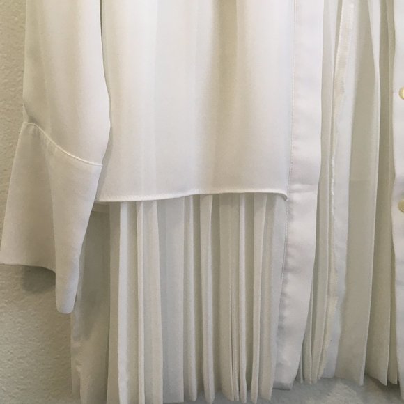 Banana Republic button down blouse with chiffon pleats, Size S - Picture 3 of 6